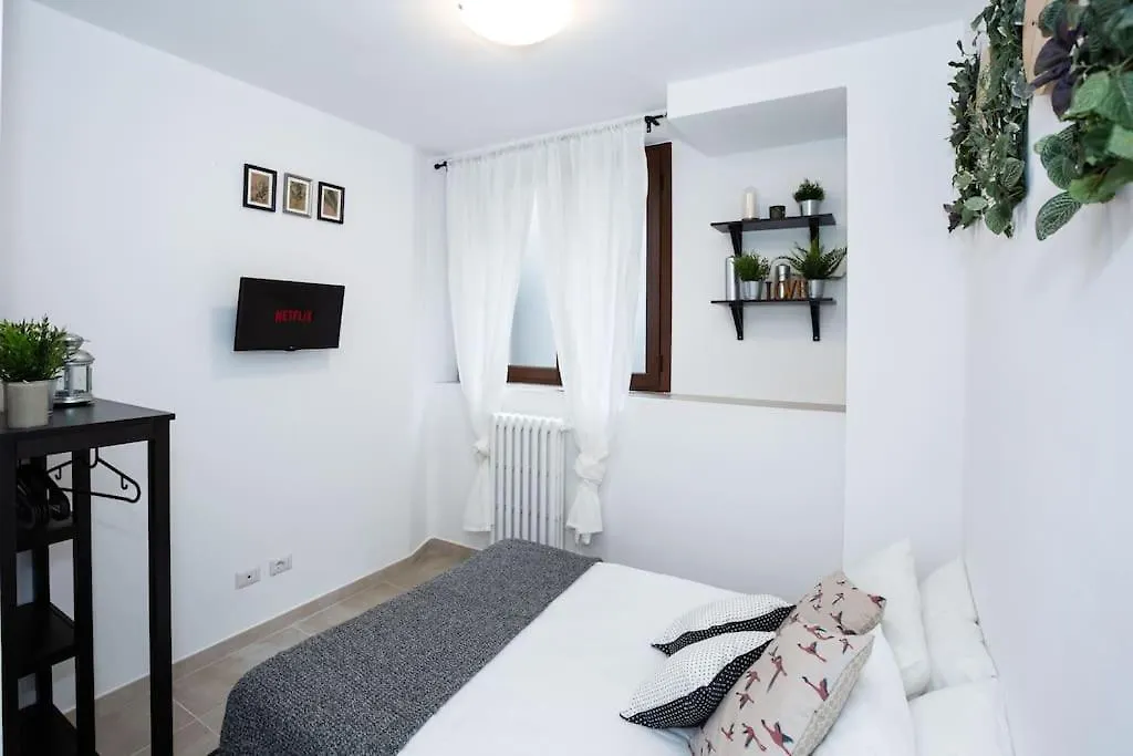 Apartment Paruta 65 - Teti Milan Italy
