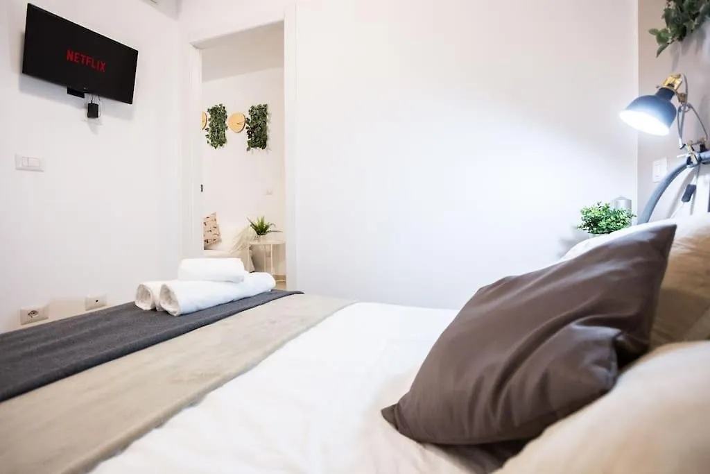 Apartment Paruta 65 - Teti Milan 0*,  Italy